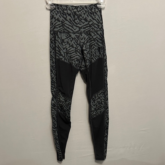 lululemon athletica Pants - Lululemon Athletica Black and Gray Camouflage Leggings